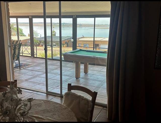 3 BEDROOM HOUSE FOR SALE IN BRONKHORST BAY